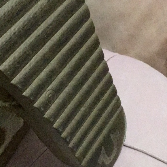 Fuzzy brown platform True Religion slides - Picture 3 of 3